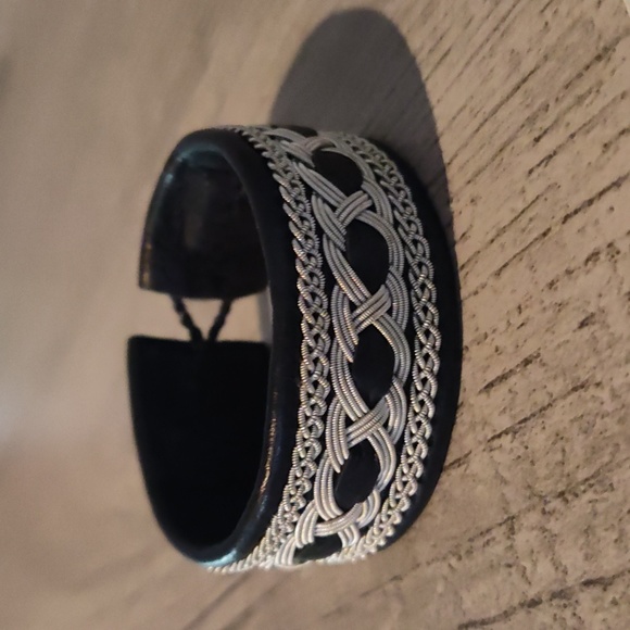 Saami & Roo sterling silver thread & leather bracelet! 🦌 - Picture 6 of 7